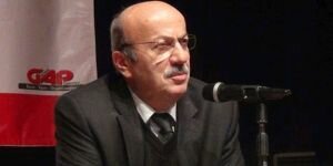 Prof. Dr. Mehmet Bekaroğlu CHP'ye üye oldu