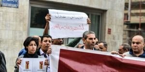 Mısır polisi, kadın göstericiyi öldürdü