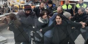İnsaf! Özgecan protestosunda kadınlara gözaltı