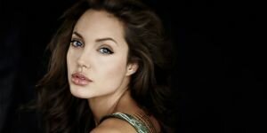 'Angelina Jolie, benim tecavüz ızdırabımı sömürdü'