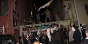 Bilecik'te yüzlerde kişi HDP il binasına saldırdı!