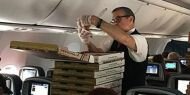 Uçak rötar yaptı, pilot yolculara pizza ısmarladı!