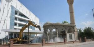 AKP'li belediye cami yıktı, yazılı savunma yaptı