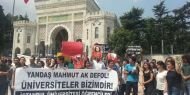 İstanbul Üniversitesi öğrencileri, rektörü protesto etti
