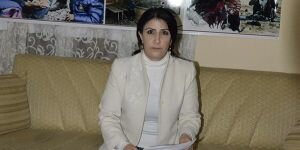 Öğretmen Aynur Özbadem çatışmalara tepki için açlık grevinde