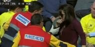 Messi'nin şutu genç kadının el bileğini kırdı!